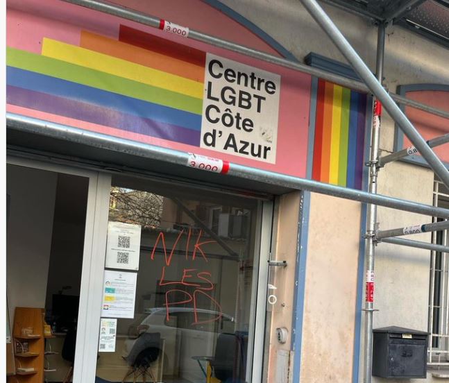 Nice la façade du centre LGBT vandalisée